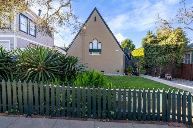 160 Monterey Avenue, Pacific Grove, CA 93950