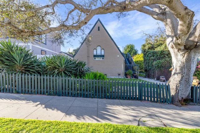 160 Monterey Avenue, Pacific Grove, CA 93950