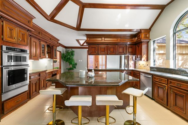 11818 Castle Ridge Drive, Houston, TX 77077