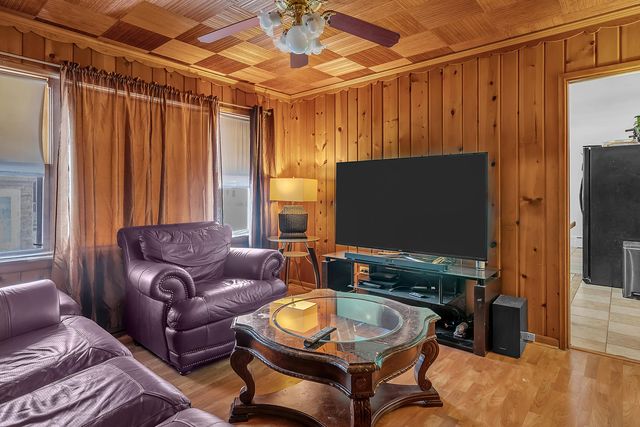 5550 Jefferson Place, Merrillville, IN 46410