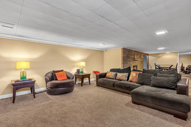 5550 Jefferson Place, Merrillville, IN 46410