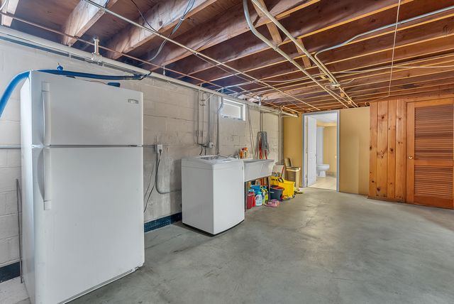 5550 Jefferson Place, Merrillville, IN 46410