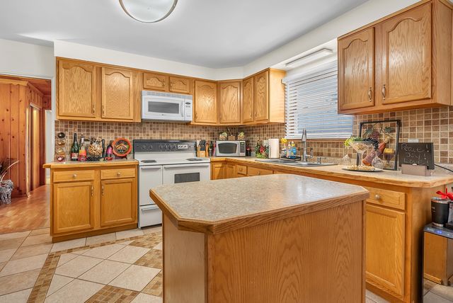 5550 Jefferson Place, Merrillville, IN 46410