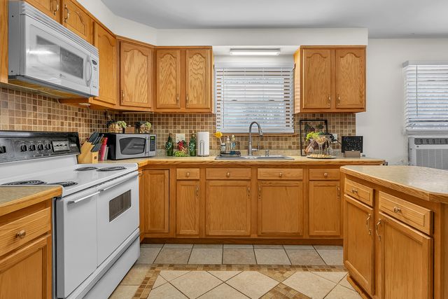 5550 Jefferson Place, Merrillville, IN 46410