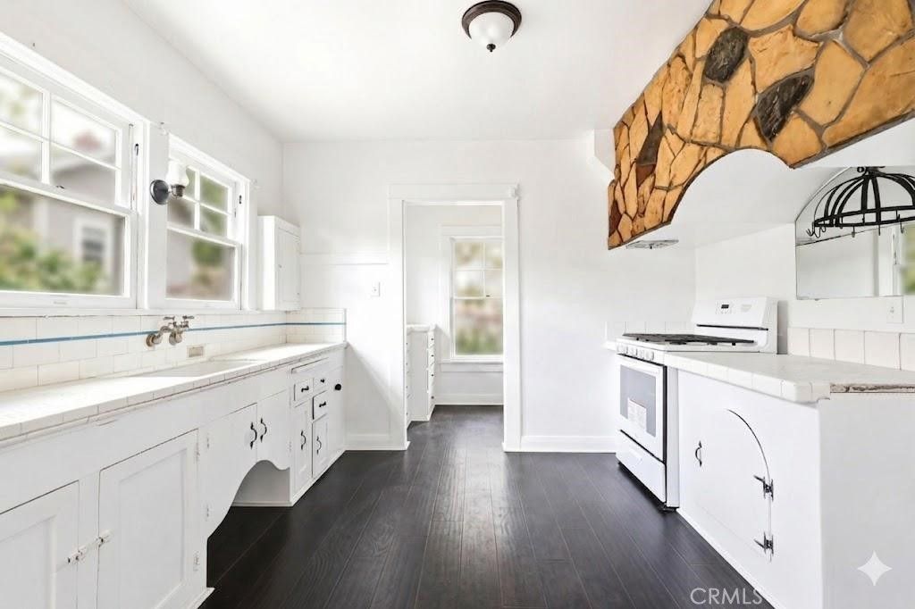 Image 10 of property listing at 691 N Euclid, Upland, CA 91786