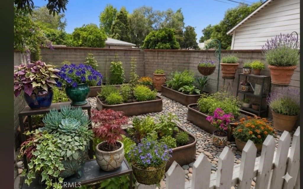 Image 23 of property listing at 691 N Euclid, Upland, CA 91786