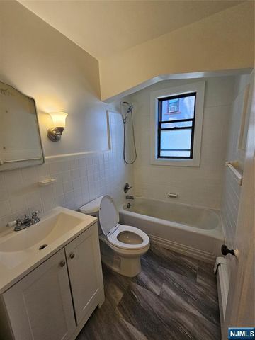 75 E Fort Lee Road 1, Bogota, NJ 07603