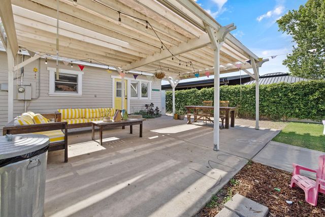 533 S E Street, Exeter, CA 93221