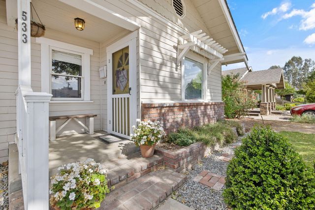 533 S E Street, Exeter, CA 93221