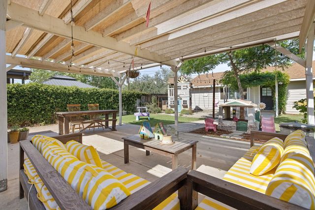 533 S E Street, Exeter, CA 93221