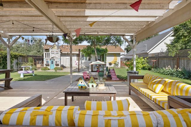 533 S E Street, Exeter, CA 93221