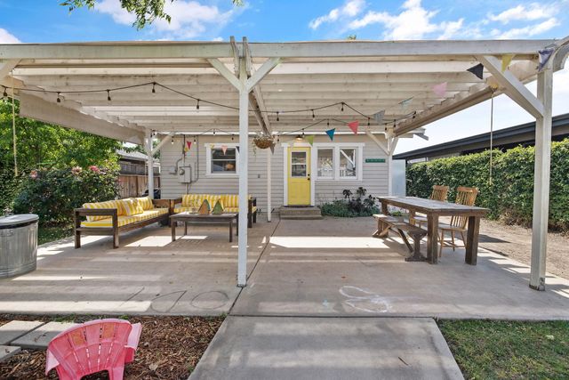 533 S E Street, Exeter, CA 93221