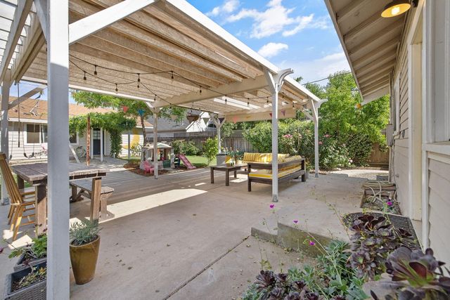 533 S E Street, Exeter, CA 93221