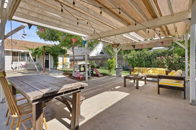 533 S E Street, Exeter, CA 93221