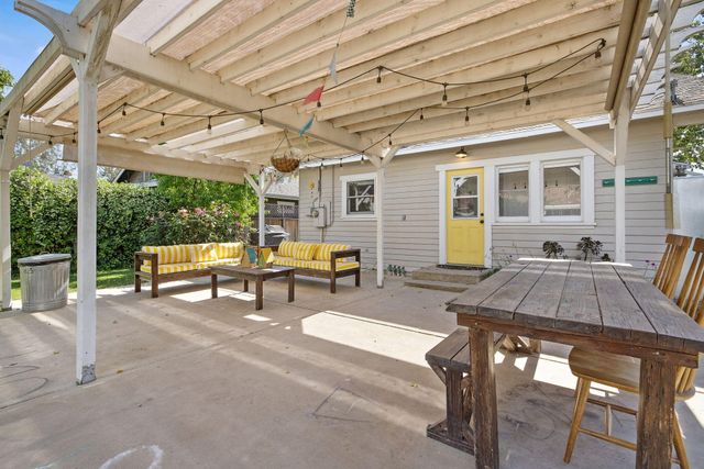 533 S E Street, Exeter, CA 93221