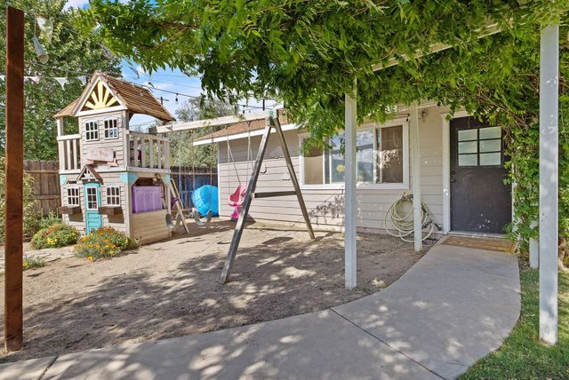 533 S E Street, Exeter, CA 93221