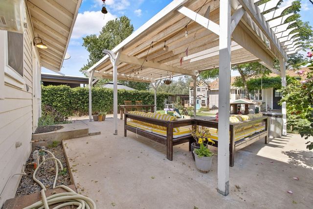 533 S E Street, Exeter, CA 93221