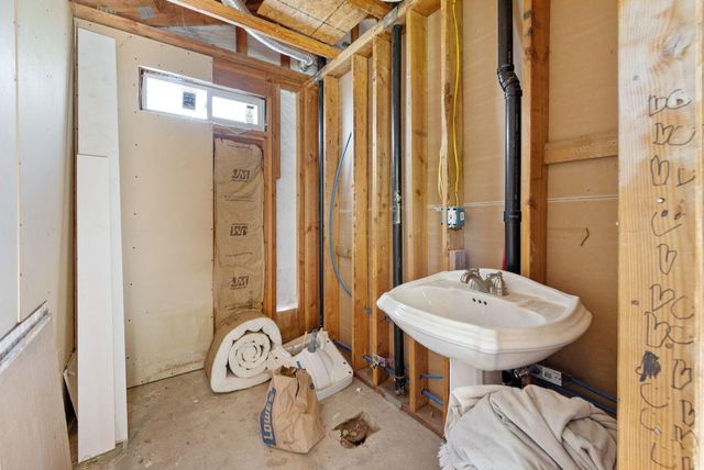 533 S E Street, Exeter, CA 93221