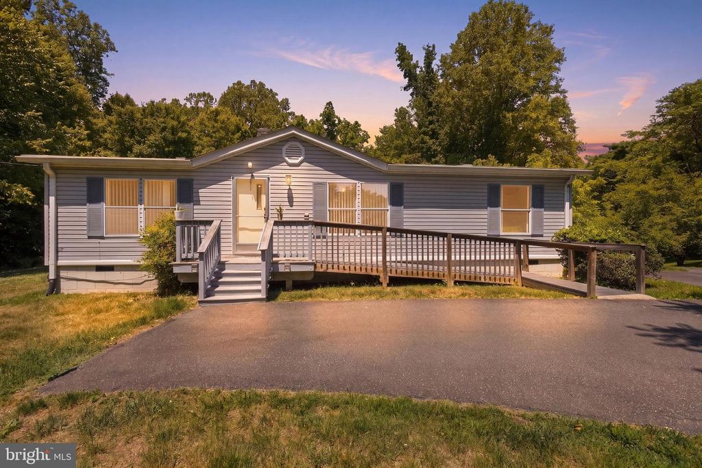 2094 KELSEY CT, King George, VA 22485