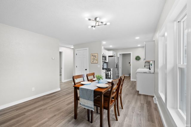 8930 E Crow Road, Syracuse, IN 46567