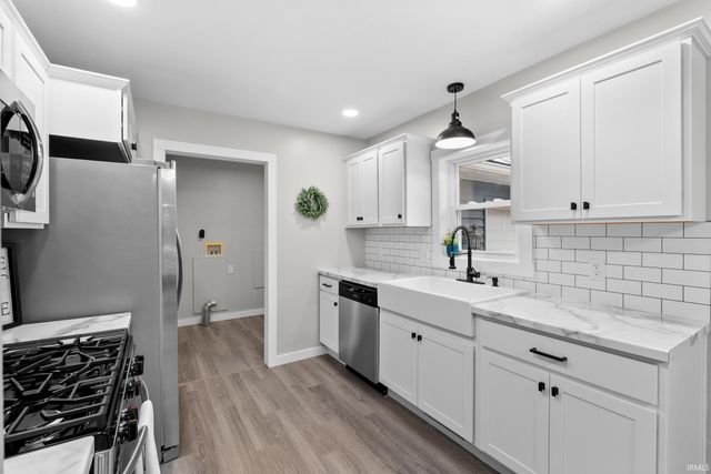 8930 E Crow Road, Syracuse, IN 46567