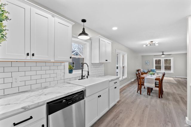 8930 E Crow Road, Syracuse, IN 46567