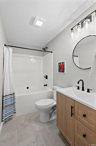 8930 E Crow Road, Syracuse, IN 46567