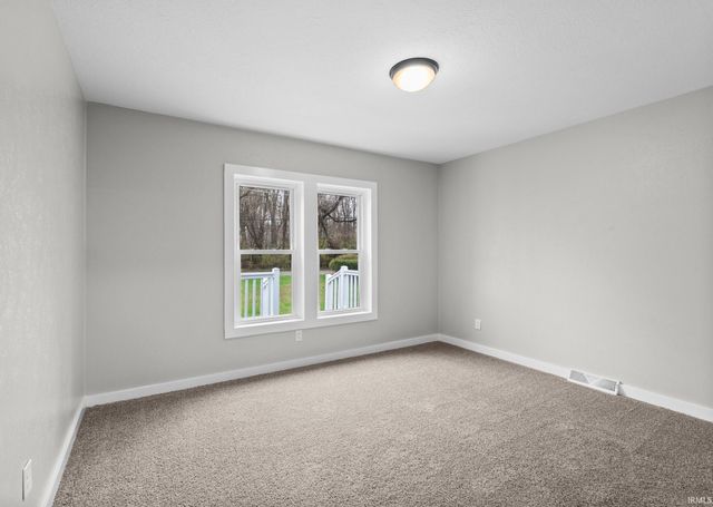 8930 E Crow Road, Syracuse, IN 46567