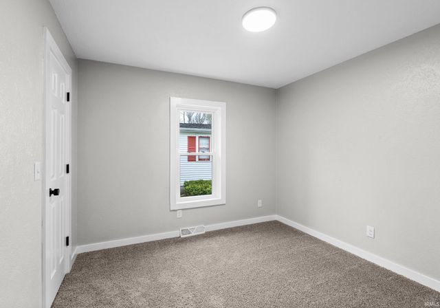 8930 E Crow Road, Syracuse, IN 46567