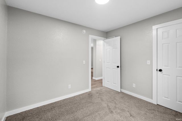 8930 E Crow Road, Syracuse, IN 46567