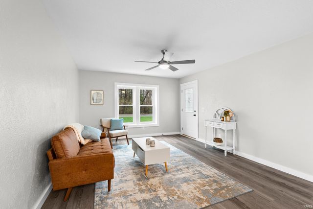 8930 E Crow Road, Syracuse, IN 46567