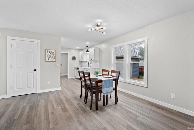 8930 E Crow Road, Syracuse, IN 46567