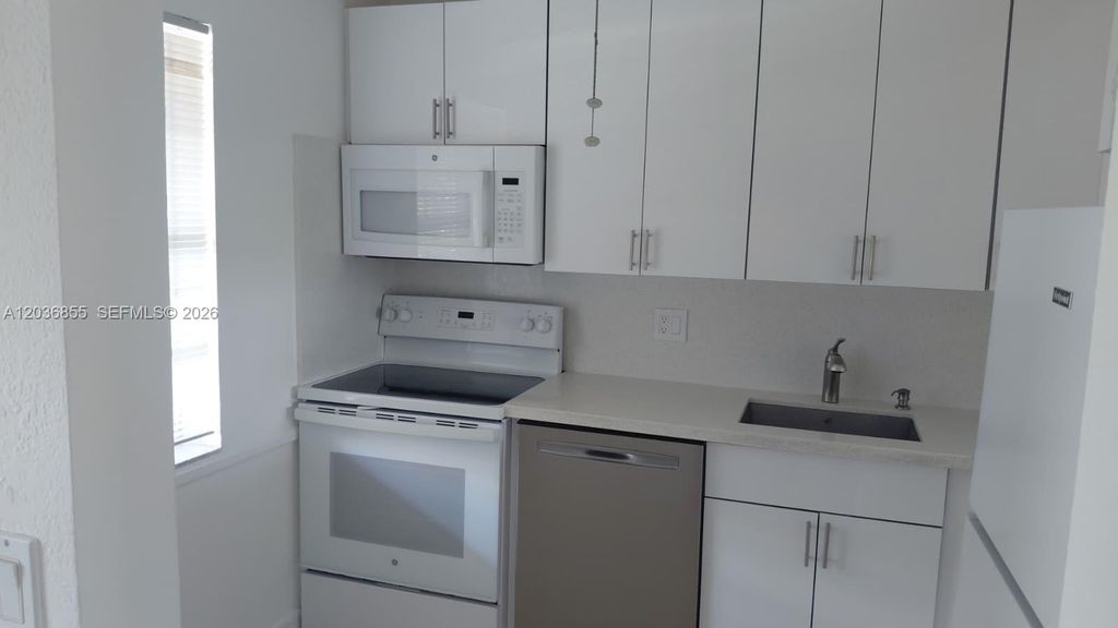 7897 Golf Cir Drive 306, Margate, FL 33063