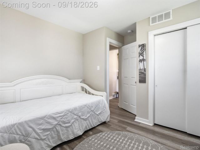 17803 Tennyson Street, Roseville, MI 48066