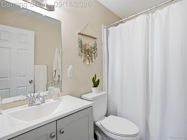 17803 Tennyson Street, Roseville, MI 48066