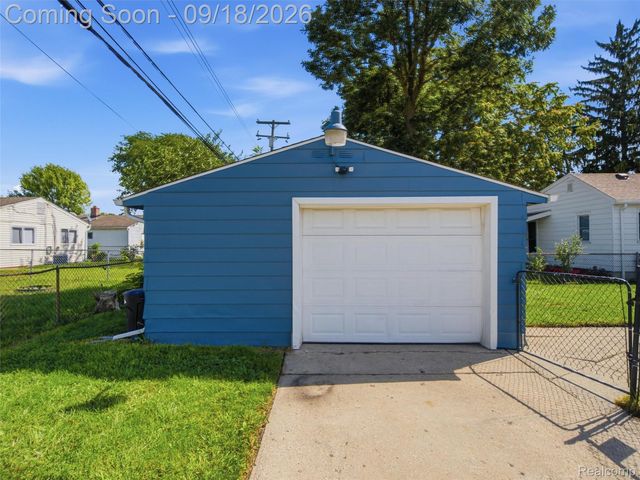 17803 Tennyson Street, Roseville, MI 48066