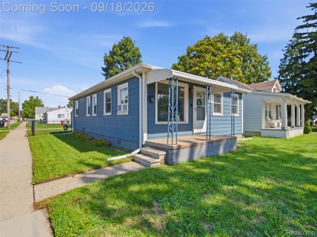 17803 Tennyson Street, Roseville, MI 48066