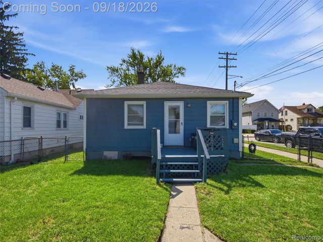 17803 Tennyson Street, Roseville, MI 48066