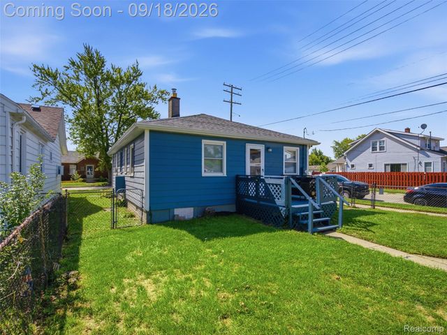 17803 Tennyson Street, Roseville, MI 48066