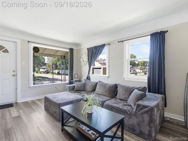 17803 Tennyson Street, Roseville, MI 48066
