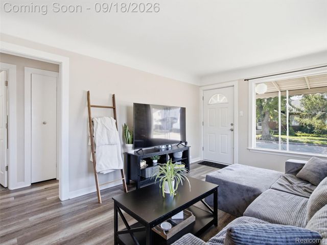 17803 Tennyson Street, Roseville, MI 48066
