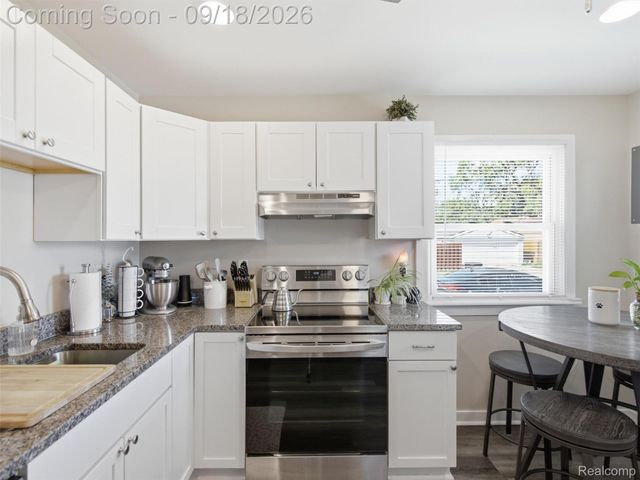 17803 Tennyson Street, Roseville, MI 48066