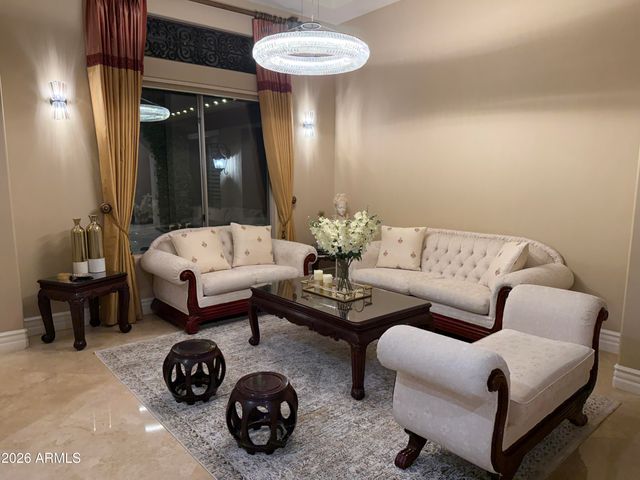 305 W GRAND CANYON Drive, Chandler, AZ 85248