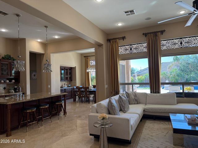 305 W GRAND CANYON Drive, Chandler, AZ 85248
