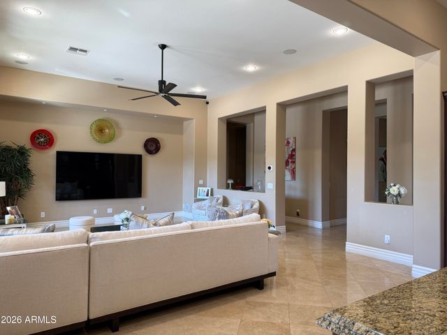 305 W GRAND CANYON Drive, Chandler, AZ 85248