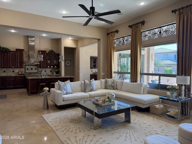 305 W GRAND CANYON Drive, Chandler, AZ 85248