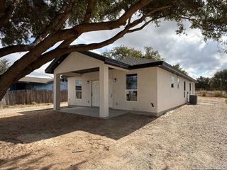 3274 N Ih 35 # 1, Natalia, TX 78059