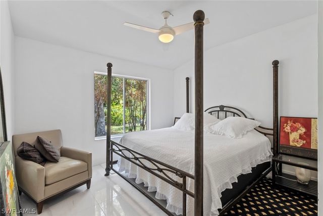 930 Moon Lake DR, Naples, FL 34104