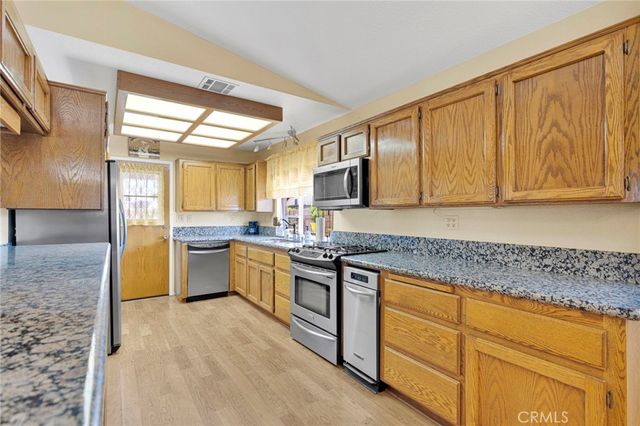 13045 Caspian Drive, Victorville, CA 92395