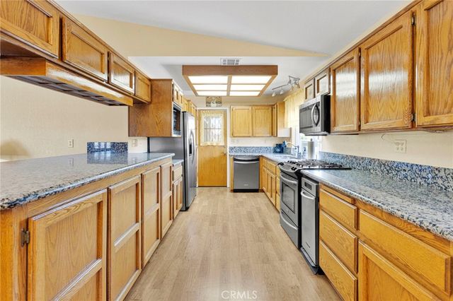 13045 Caspian Drive, Victorville, CA 92395